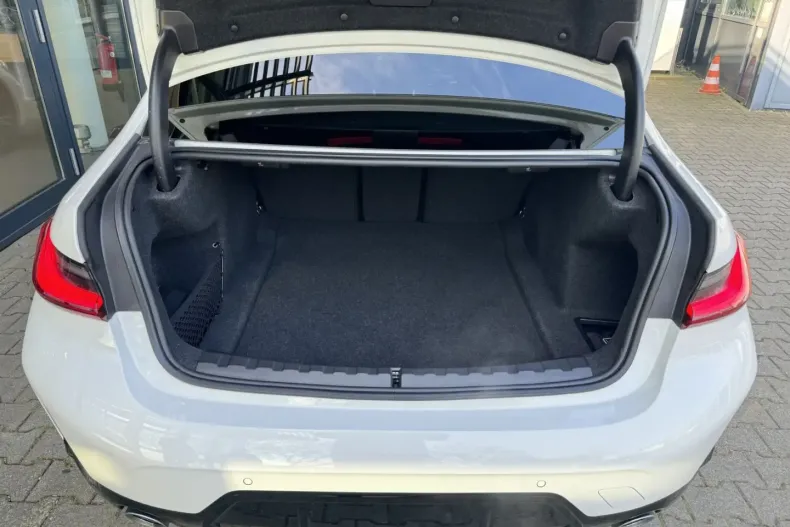 BMW 330 din 2024 cu 21.889 km - oferta BMW119288 - foto 9