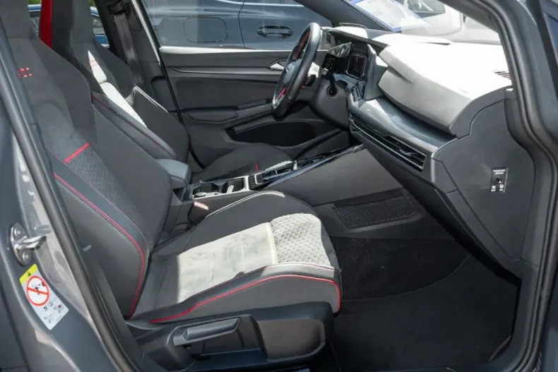 Volkswagen Golf din 2023 cu 26.994 km - oferta VOL119311 - foto 2