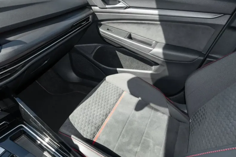 Volkswagen Golf din 2023 cu 26.994 km - oferta VOL119311 - foto 11