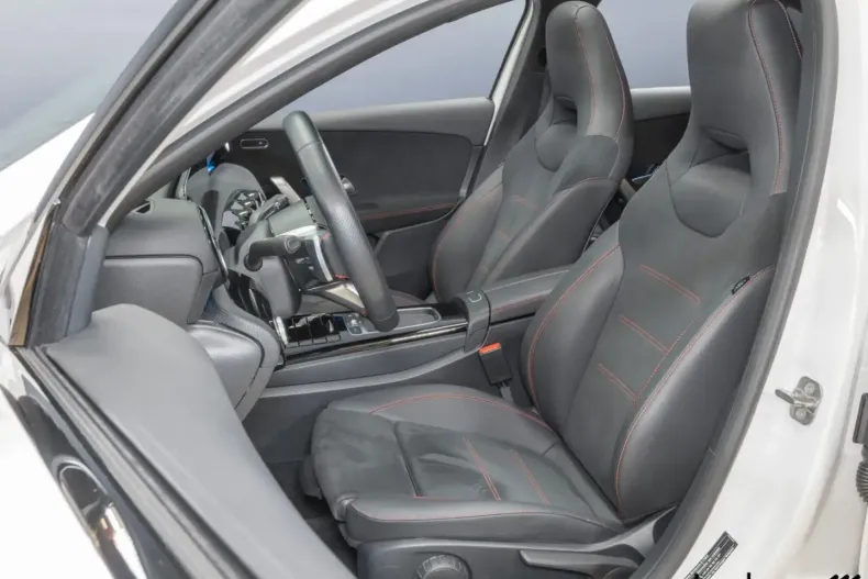 Mercedes-Benz A 180 din 2023 cu 15.592 km - oferta MER119332 - foto 11