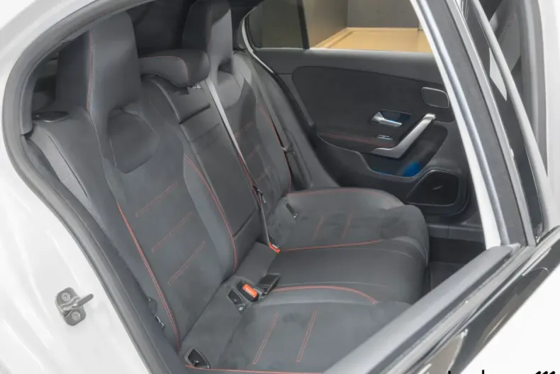 Mercedes-Benz A 180 din 2023 cu 15.592 km - oferta MER119332 - foto 13