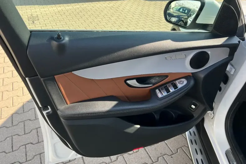 Mercedes-Benz GLC 220 din 2020 cu 73.207 km - oferta MER119336 - foto 11