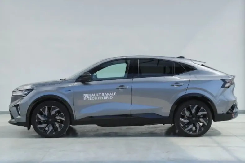 Renault Rafale din 2025 cu 1.385 km - oferta REN119351 - foto 3