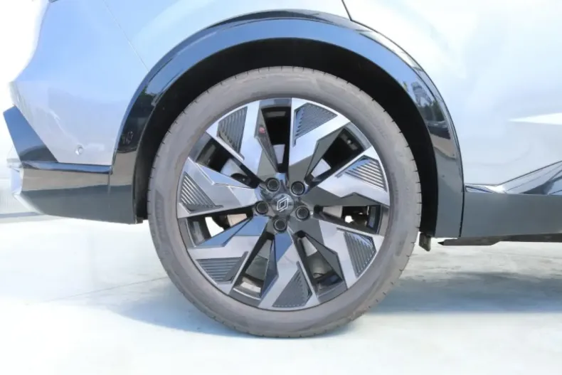 Renault Rafale din 2025 cu 1.385 km - oferta REN119351 - foto 8