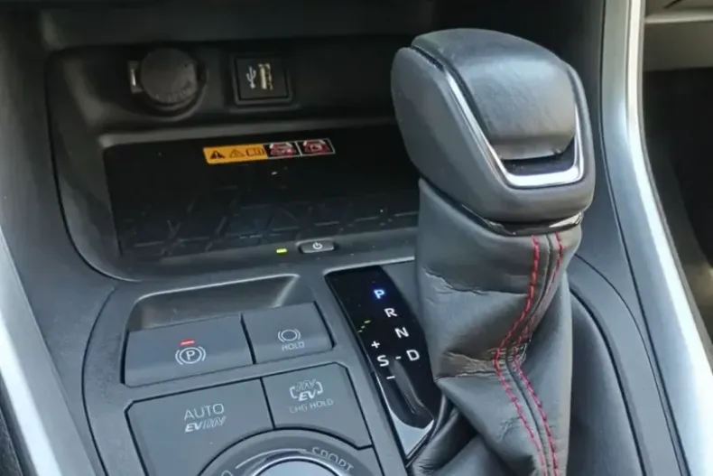 Toyota RAV4 din 2024 cu 9.010 km - oferta TOY119355 - foto 13