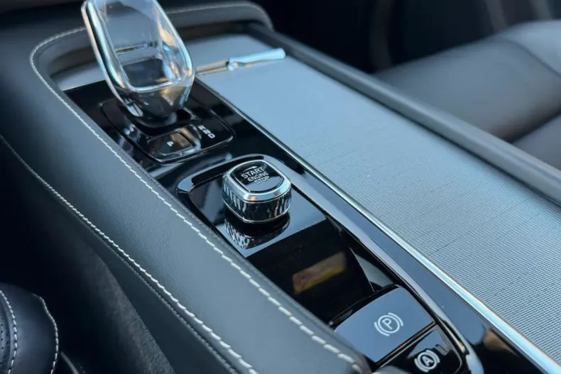 Volvo XC90 din 2024 cu 25.000 km - oferta VOL119357 - foto 25