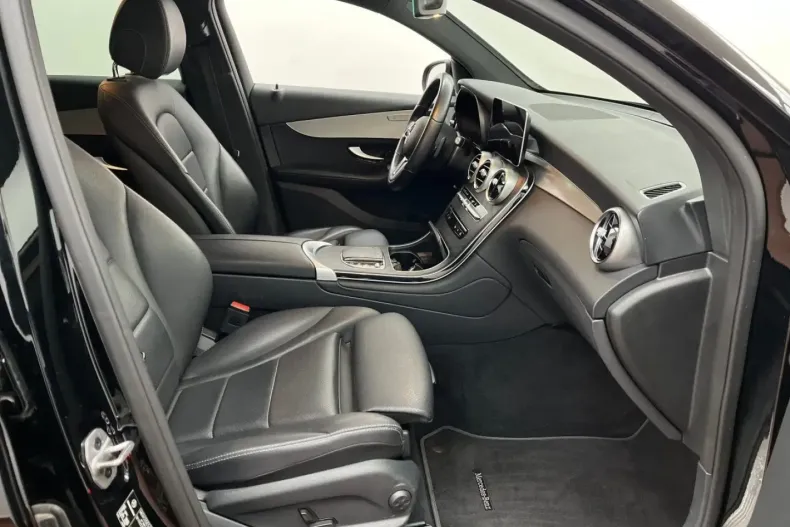 Mercedes-Benz GLC 300 din 2022 cu 99.988 km - oferta MER119368 - foto 8