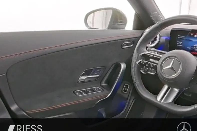 Mercedes-Benz CLA 250 din 2024 cu 12.268 km - oferta MER119401 - foto 8