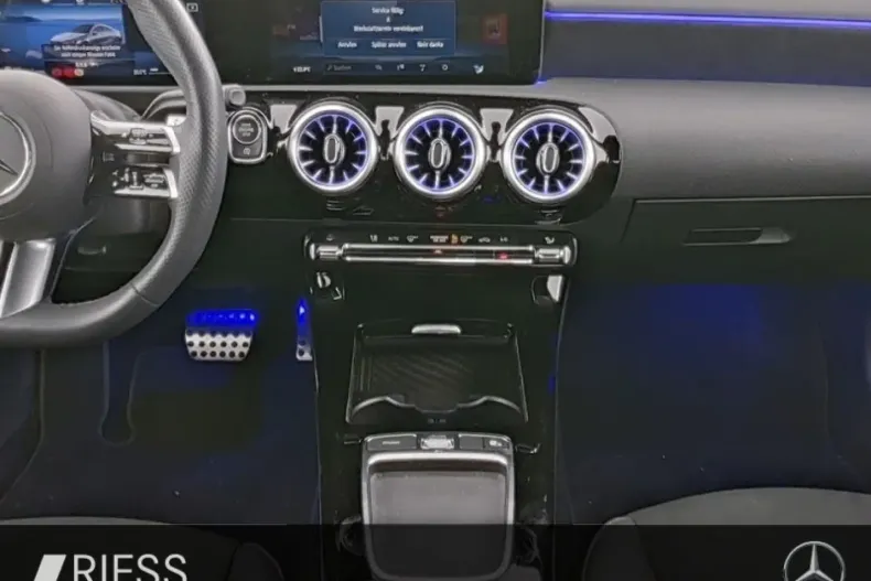 Mercedes-Benz CLA 250 din 2024 cu 12.268 km - oferta MER119401 - foto 9