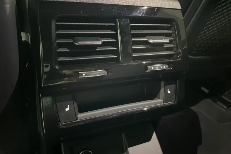 Volkswagen Touareg din 2024 cu 46.900 km - oferta VOL119403 - foto 15