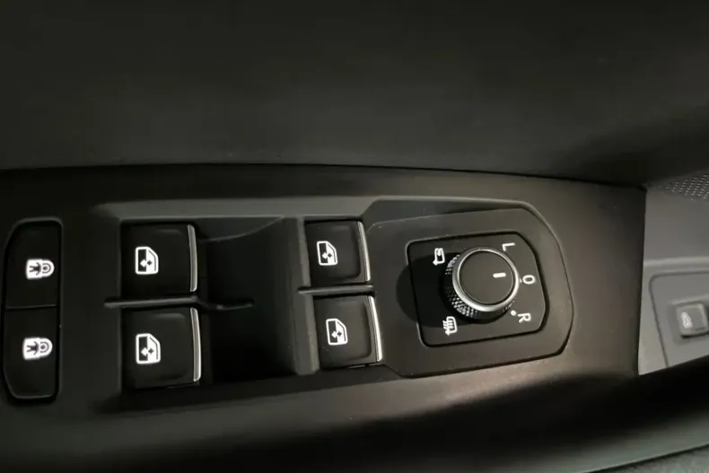 Volkswagen Touareg din 2024 cu 46.900 km - oferta VOL119403 - foto 17