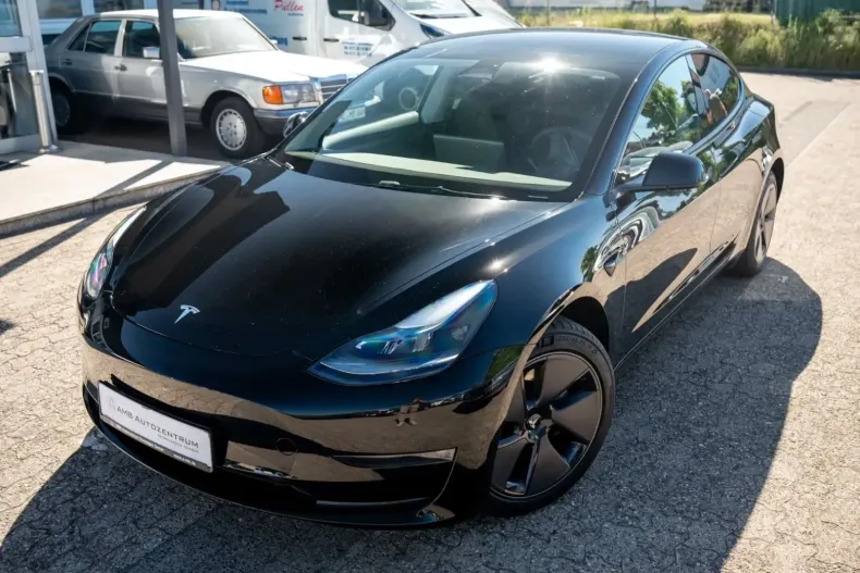 Tesla Model 3 din 2023 cu 24.351 km - oferta TES119480 - foto 1