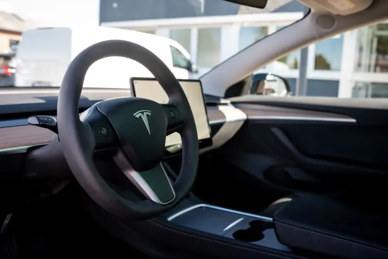 Tesla Model 3 din 2023 cu 24.351 km - oferta TES119480 - foto 8