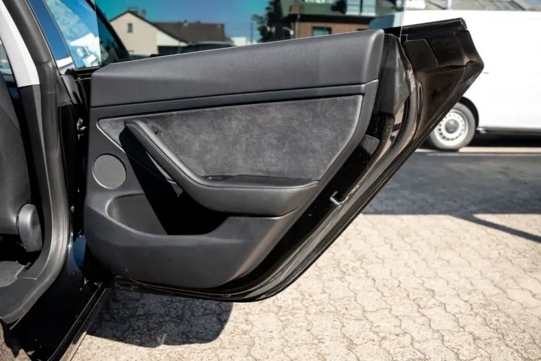 Tesla Model 3 din 2023 cu 24.351 km - oferta TES119480 - foto 11