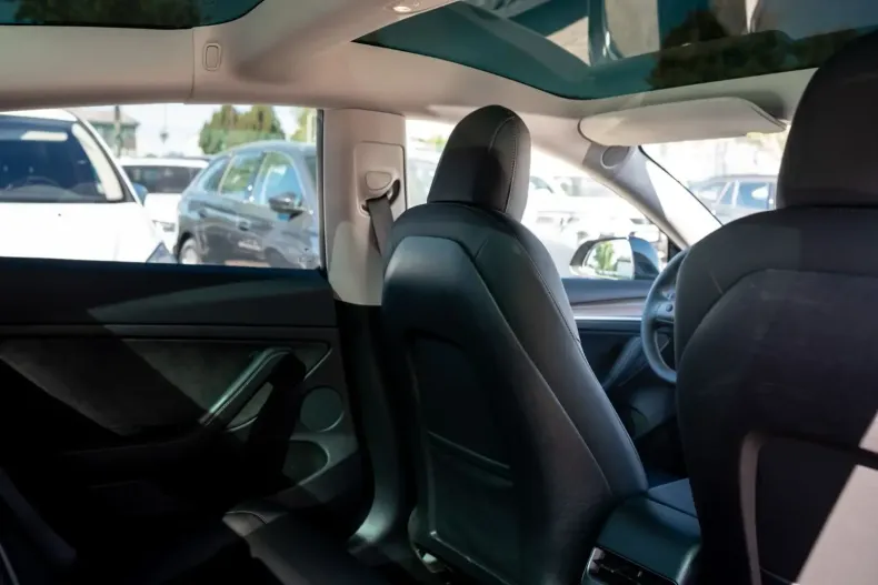 Tesla Model 3 din 2023 cu 24.351 km - oferta TES119480 - foto 12