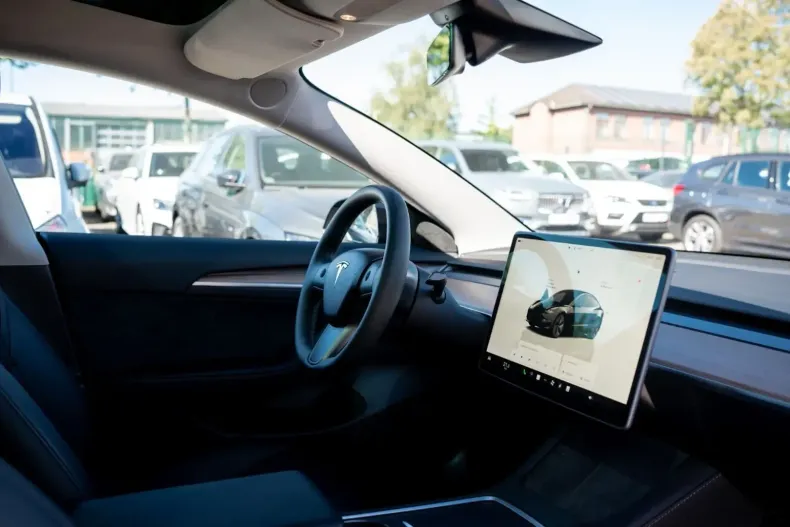 Tesla Model 3 din 2023 cu 24.351 km - oferta TES119480 - foto 14