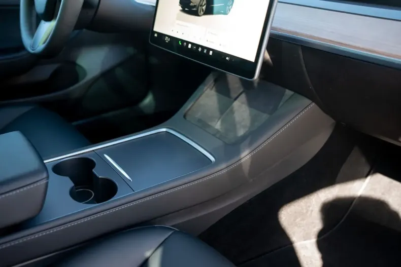 Tesla Model 3 din 2023 cu 24.351 km - oferta TES119480 - foto 18