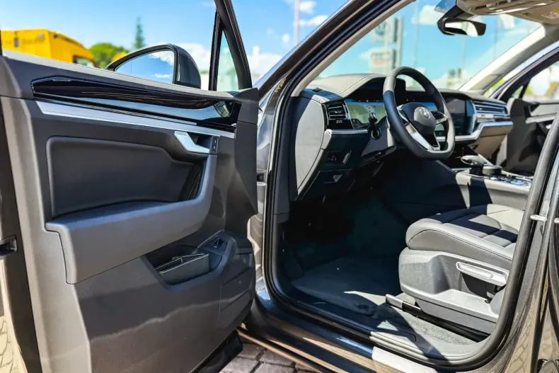Volkswagen Touareg din 2025 cu 1 km - oferta VOL119481 - foto 11
