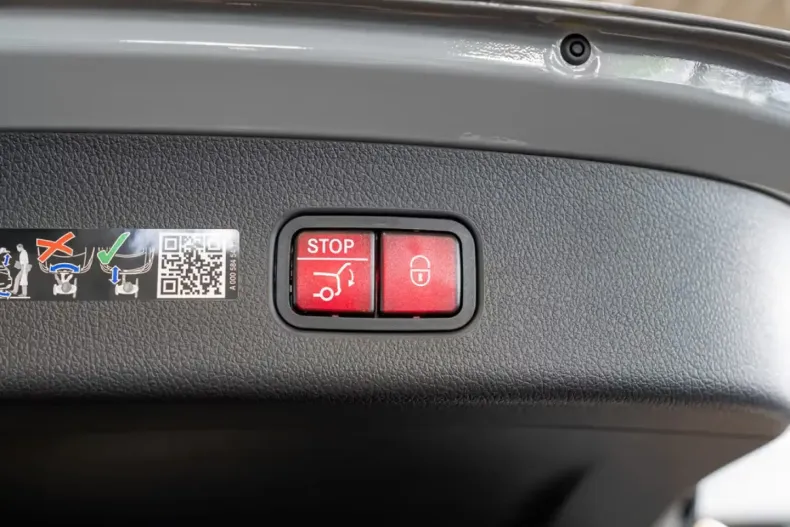 Mercedes-Benz GLC 300 din 2025 cu 5.000 km - oferta MER119484 - foto 6