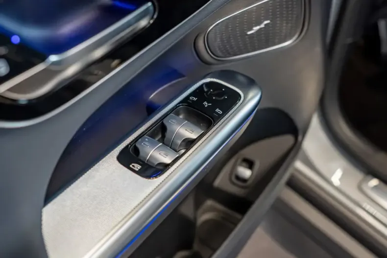 Mercedes-Benz GLC 300 din 2025 cu 5.000 km - oferta MER119484 - foto 11