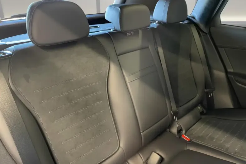 Mercedes-Benz GLC 300 din 2025 cu 8.500 km - oferta MER119486 - foto 4