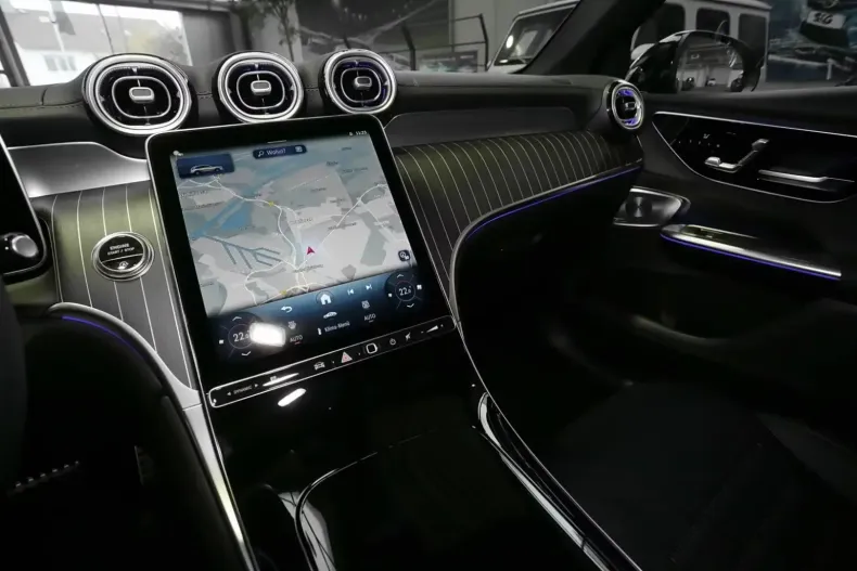 Mercedes-Benz GLC 300 din 2024 cu 12.509 km - oferta MER119488 - foto 11