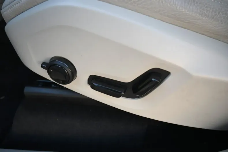 Volvo XC90 din 2021 cu 31.109 km - oferta VOL119509 - foto 28