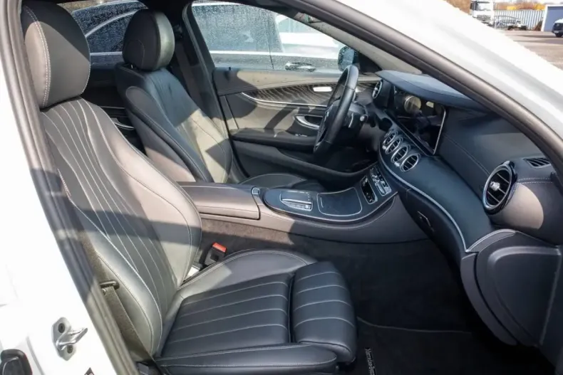 Mercedes-Benz E 300 din 2022 cu 71.600 km - oferta MER119512 - foto 5