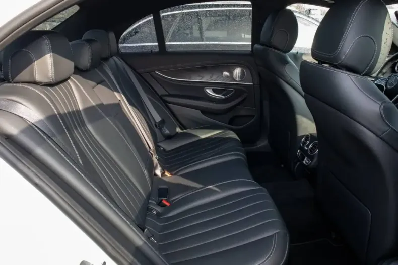 Mercedes-Benz E 300 din 2022 cu 71.600 km - oferta MER119512 - foto 6