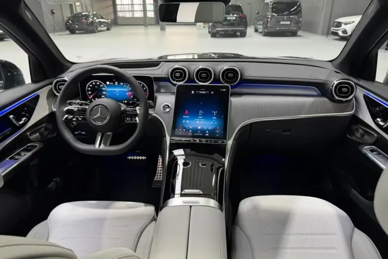 Mercedes-Benz GLC 300 din 2025 cu 40 km - oferta MER119529 - foto 11