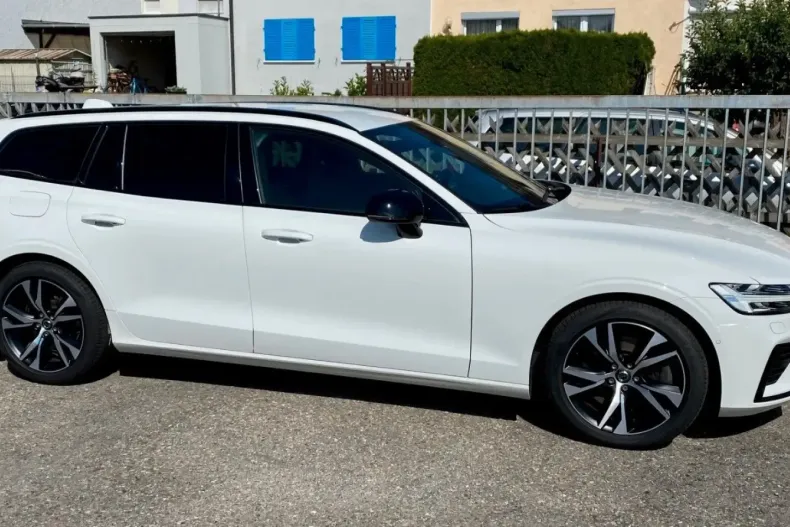 Volvo V60 din 2020 cu 67.700 km - oferta VOL119570 - foto 2