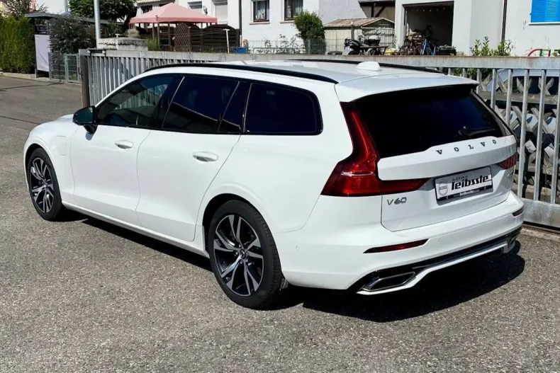 Volvo V60 din 2020 cu 67.700 km - oferta VOL119570 - foto 3