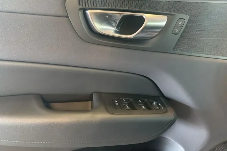 Volvo XC60 din 2023 cu 26.467 km - oferta VOL119602 - foto 14