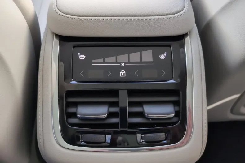 Volvo XC90 din 2024 cu 15.400 km - oferta VOL119627 - foto 7