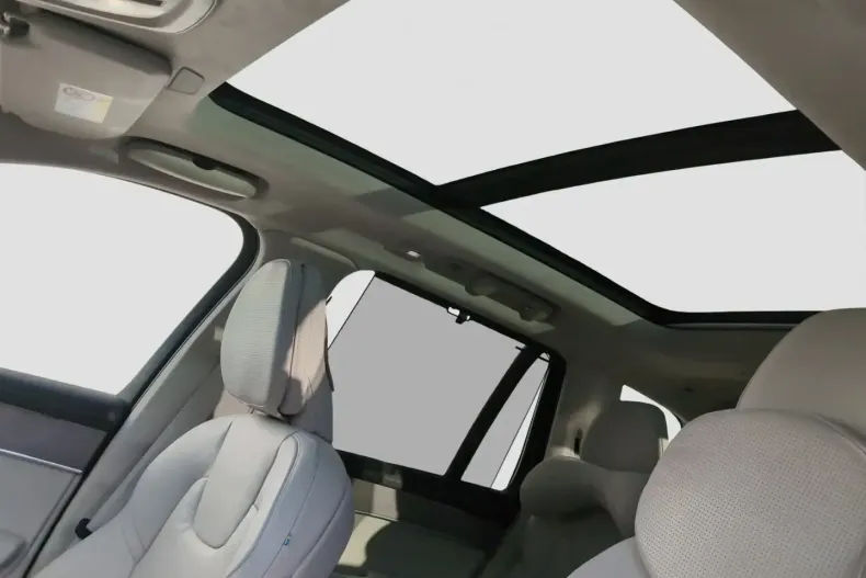 Volvo XC90 din 2024 cu 15.400 km - oferta VOL119627 - foto 9