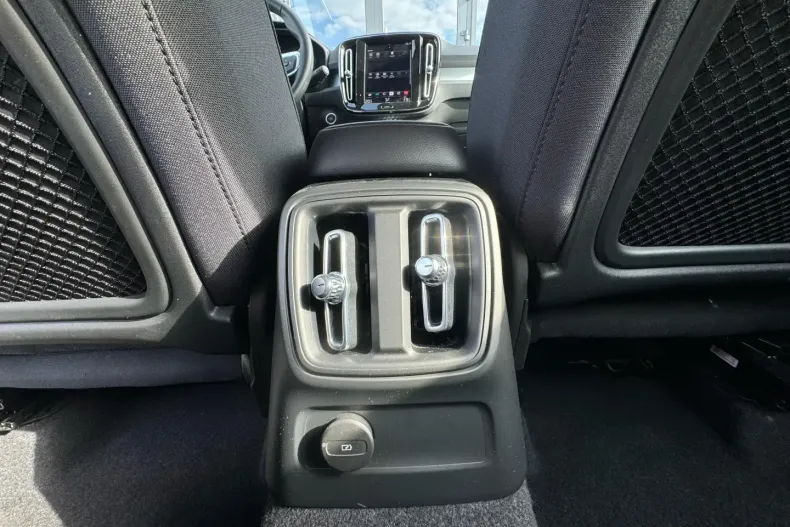 Volvo XC40 din 2022 cu 25.533 km - oferta VOL119639 - foto 20