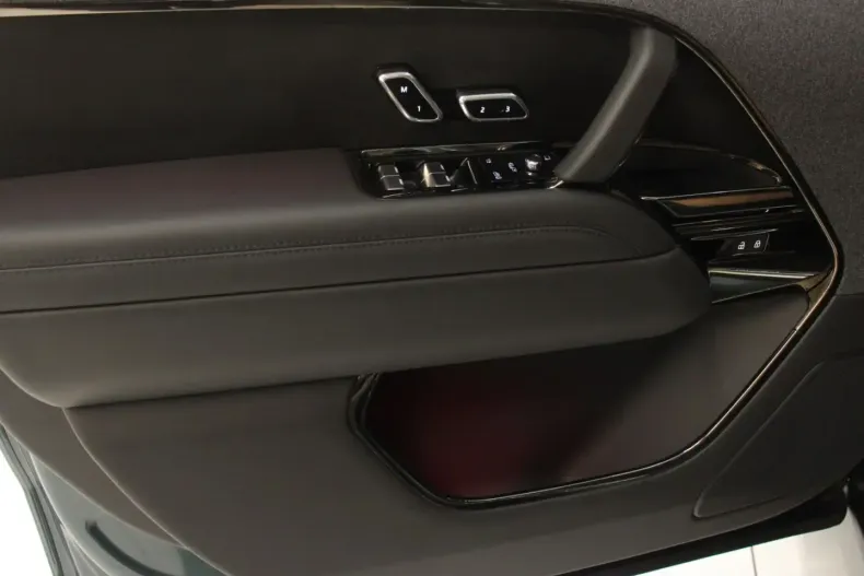 Land Rover Range Rover Sport din 2024 cu 23.990 km - oferta LAN119738 - foto 12