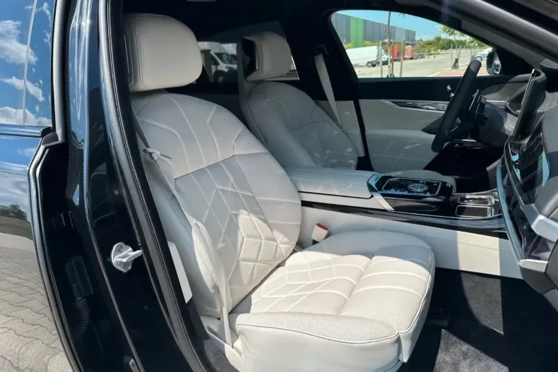 BMW 740 din 2025 cu 8.000 km - oferta BMW119774 - foto 7