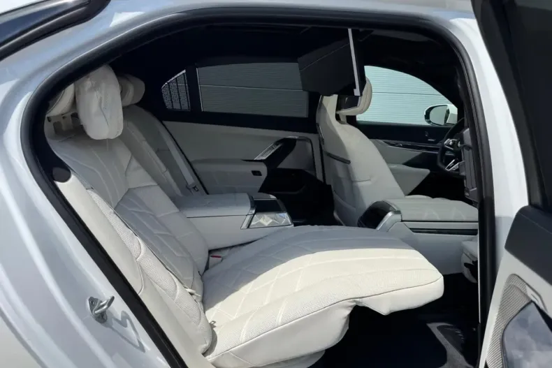 BMW 740 din 2025 cu 4.100 km - oferta BMW119775 - foto 11