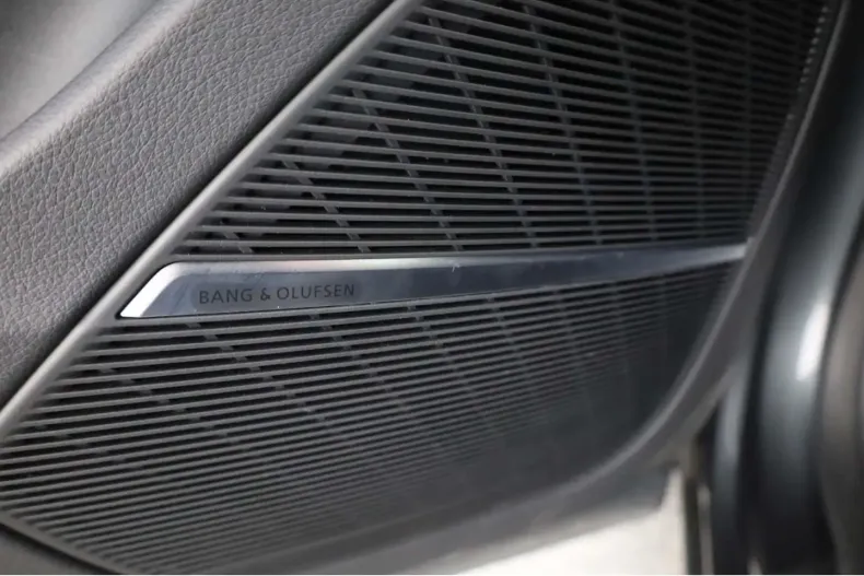 Audi Q8 din 2023 cu 16.443 km - oferta AUD119807 - foto 17