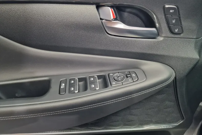 Hyundai SANTA FE din 2022 cu 112.582 km - oferta HYU119831 - foto 33