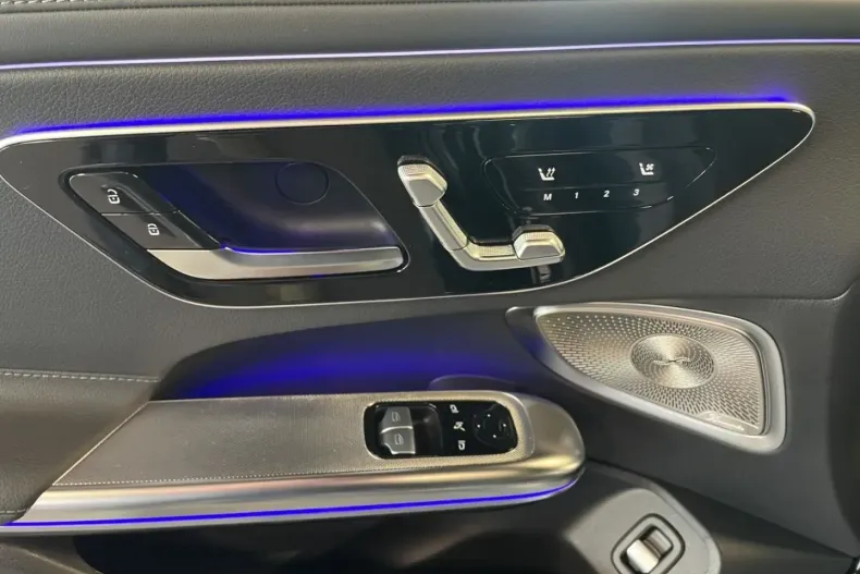 Mercedes-Benz CLE 300 din 2023 cu 3.661 km - oferta MER119872 - foto 11