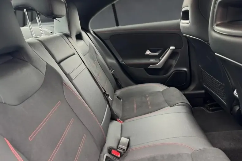 Mercedes-Benz CLA 200 din 2024 cu 13.933 km - oferta MER119875 - foto 10