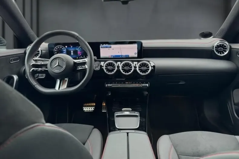 Mercedes-Benz CLA 200 din 2024 cu 13.933 km - oferta MER119875 - foto 11