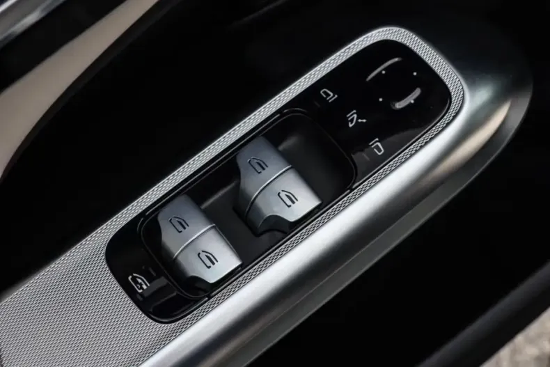 Mercedes-Benz E 200 din 2024 cu 10.799 km - oferta MER119883 - foto 8