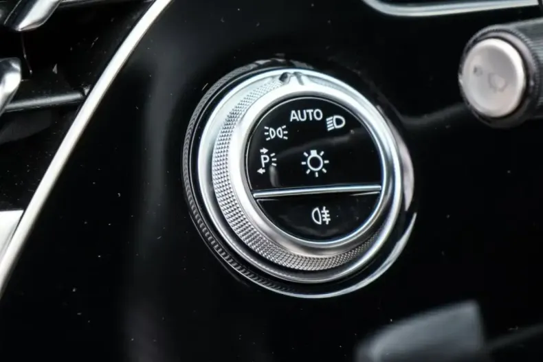 Mercedes-Benz E 200 din 2024 cu 10.799 km - oferta MER119883 - foto 12