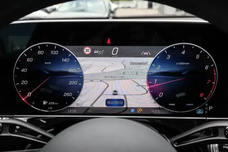 Mercedes-Benz E 200 din 2024 cu 10.799 km - oferta MER119883 - foto 13