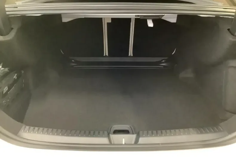 Mercedes-Benz E 200 din 2025 cu 19.900 km - oferta MER119892 - foto 5