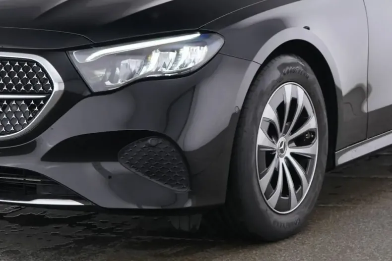 Mercedes-Benz E 220 din 2024 cu 18.800 km - oferta MER119904 - foto 3