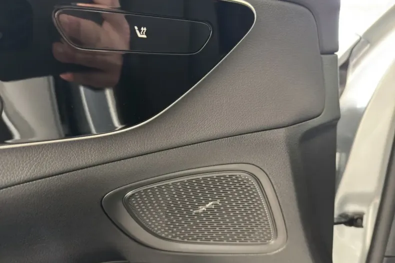 Mercedes-Benz C 220 din 2023 cu 17.947 km - oferta MER119907 - foto 4